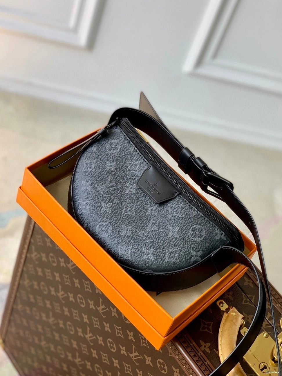 Cheap Moon VUITTON Crossbody LOUIS 0719